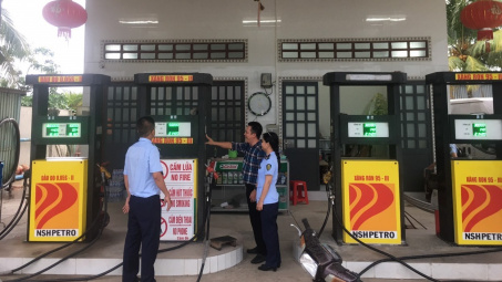 Phát hiện trên 2.600 lít xăng không đạt chất lượng tại Cần Thơ