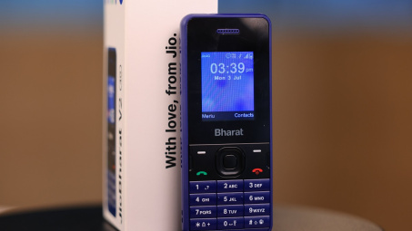 Tỷ phú giàu nhất châu Á trình làng điện thoại rẻ nhất thế giới: Chưa tới 300.000 đồng, kết nối 4G