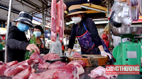 Giá heo hơi hôm nay 10/8: Đà tăng tiếp tục được duy trì, mức chênh lệch giá tại miền Bắc lên cao