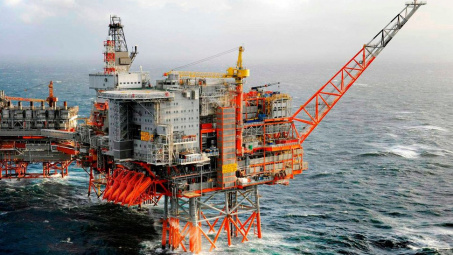 Giá xăng dầu hôm nay 10/8: Lo ngại thiếu hụt nguồn cung, giá lên mức cao kỷ lục mới