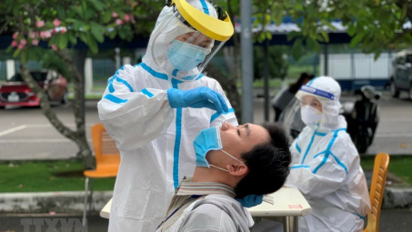 Đảm bảo phụ cấp ưu đãi thoả đáng cho nhân viên y tế làm nhiệm vụ chống dịch