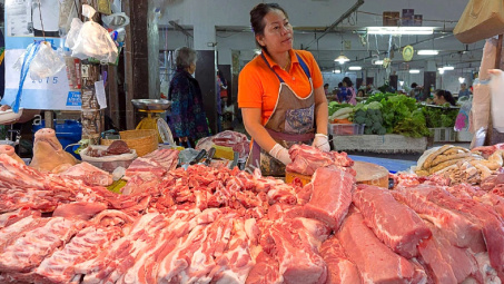 Giá heo hơi hôm nay 12/8: Tiếp tục giảm tại miền Bắc và miền Nam