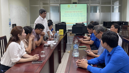 Điện lực Gia Định ủng hộ thiết bị tin học cho công trình “Thắp sáng ước mơ tri thức số”