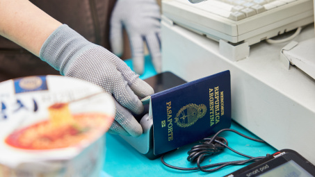 Hoàn thuế, đổi ngoại tệ nhanh tại hệ thống cửa hàng tiện lợi Hàn Quốc