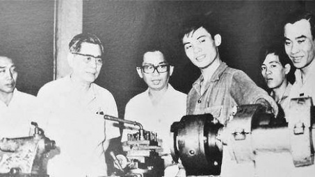 Máy cày Bông Sen có từ năm nào?