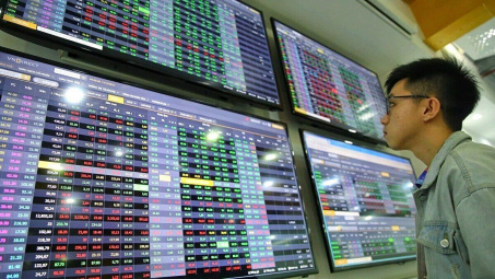 Tự doanh và khối ngoại mạnh tay chốt lời cổ phiếu VIC và cổ phiếu NVL trong phiên 15/8