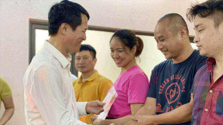 Cán thép Lưu Xá: 13 năm một ngọn nến "Happy Birthday"!