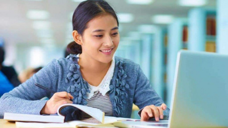 Giáo dục trực tuyến tại các trường đại học Việt Nam trong đại dịch Covid-19: Sự sẵn sàng và những khó khăn của sinh viên