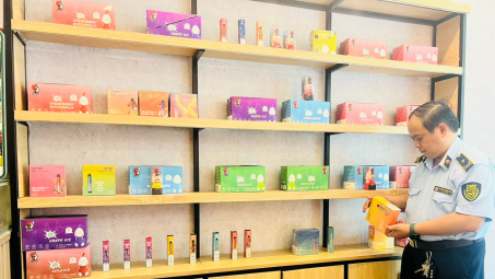 Thu giữ trên 300 sản phẩm thuốc lá điện tử và tinh dầu dùng cho thuốc lá điện tử tại TP. Hồ Chí Minh