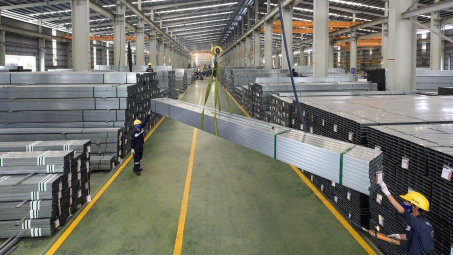 Giá thép hôm nay 19/8: Sản xuất và tiêu thụ thép xây dựng giảm mạnh