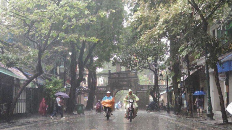 Thời tiết hôm nay ngày 21/8/2023: Hà Nội mưa to cục bộ
