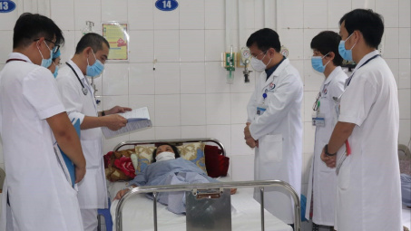 Các yếu tố liên quan đến chất lượng cuộc sống của nhân viên y tế tại Bệnh viện đa khoa tỉnh Trà Vinh