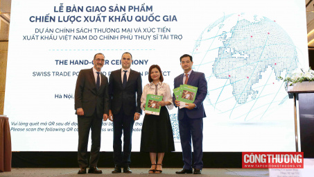 Bàn giao Báo cáo nghiên cứu về Chiến lược thúc đẩy xuất khẩu hàng hóa cho các ngành và lĩnh vực ưu tiên