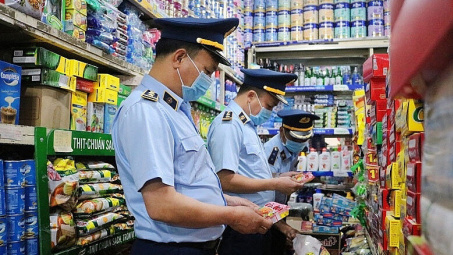 Bảo vệ người tiêu dùng qua hai góc độ