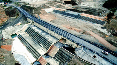 Nỗ lực "xanh hóa" môi trường khai thác mỏ