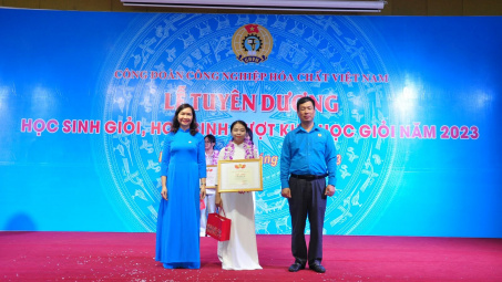 Công đoàn Hóa chất tuyên dương 90 học sinh giỏi vượt khó