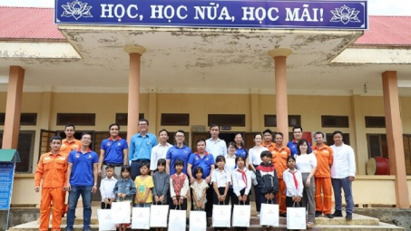 Nhiều hoạt động trao gửi yêu thương đến với học sinh tại tỉnh Đắk Lắk và Đắk Nông