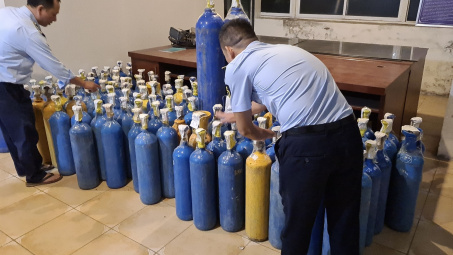 Hà Nội: Xử lý 2 vụ kinh doanh "khí cười" N2O không rõ nguồn gốc