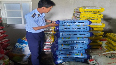 Xử phạt hành chính một cơ sở kinh doanh phân bón ở Đồng Tháp