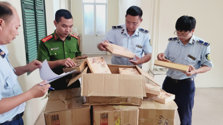 Tạm giữ gần 1.000 bánh trung thu không rõ nguồn gốc tại Hà Nội