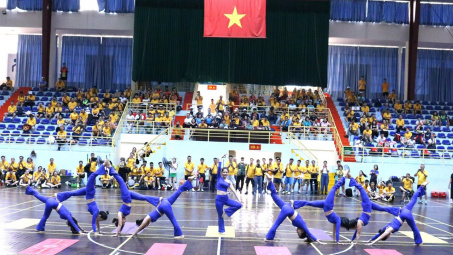 Ấn tượng mạnh với các tiết mục biểu diễn của CLB Yoga Supe Lâm Thao