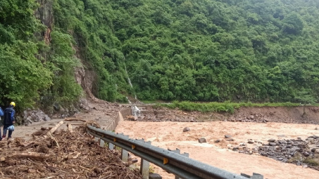 Hơn 8.400 hộ ở Tây Bắc bị mất điện do ảnh hưởng mưa, lũ, sạt lở đất