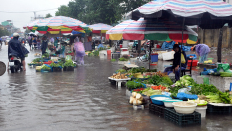 Bảo đảm an toàn thực phẩm trong mùa mưa bão: Phòng hơn chống!