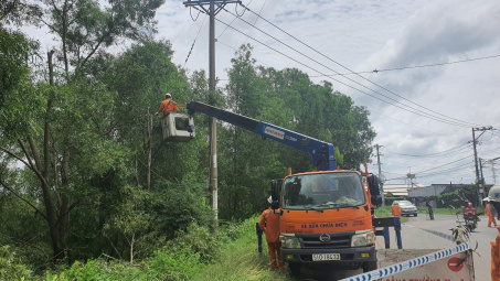 Điện lực TP. Hồ Chí Minh nỗ lực cấp điện an toàn liên tục trong mùa mưa
