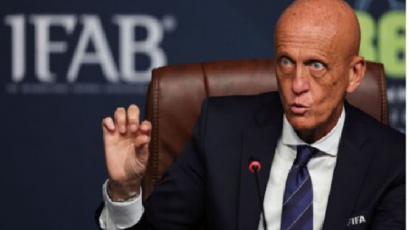 Pierluigi Collina đáp trả chỉ trích từ UEFA về luật bù giờ mới