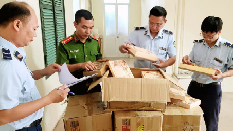 Lực lượng QLTT thu giữ hàng nghìn sản phẩm bánh Trung thu nhập lậu