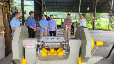 Tuyên Quang: Hỗ trợ ứng dụng thiết bị tiên tiến trong sản xuất gỗ ghép thanh