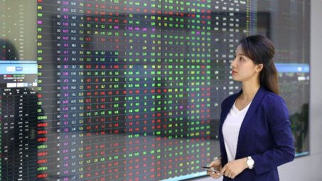 Cổ phiếu SHS tăng “nóng”, thêm một lãnh đạo Chứng khoán SHS muốn thoái toàn bộ vốn