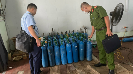 Bắc Ninh: Xử phạt hành chính, buộc tiêu hủy trên 380 kg khí cười