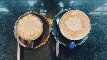 Cảnh báo nếu uống cà phê ngay sau khi thức dậy có thể sẽ làm tăng lượng đường trong máu