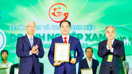 EVNHCMC nhận danh hiệu Doanh nghiệp Xanh 2023