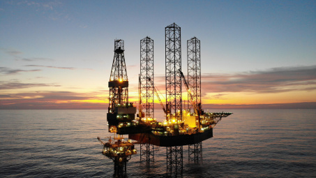 Giá xăng dầu hôm nay 14/9: Neo trên mức 92 USD, lo ngại thiếu hụt nguồn cung tăng cao