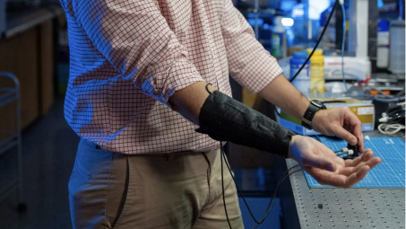 Quần áo có thể được tích hợp công nghệ phản hồi xúc giác