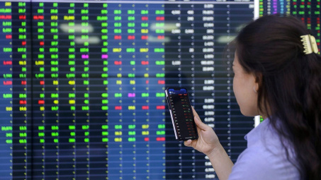 Giá cổ phiếu tăng vọt, loạt lãnh đạo công ty chứng khoán muốn bán hết cổ phiếu đang sở hữu