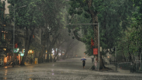 Thời tiết hôm nay ngày 16/9/2023: Hà Nội và Đà Nẵng có mưa vừa và dông, Thành phố Hồ Chí Minh ngày nắng, đêm không mưa