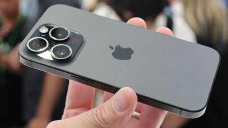Vừa cho đặt trước, iPhone 15 Pro Max đã "cháy hàng"
