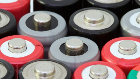 Các nhà khoa học Australia và Trung Quốc sáng chế loại pin mới cho xe điện