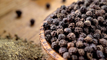 Giá tiêu hôm nay 20/9: Xuất khẩu tiêu đen của Việt Nam tăng vượt trội