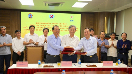 TKV và Tổng Công ty Đông Bắc ký thỏa thuận hợp tác cung cấp than dài hạn cho EVN