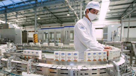 Cổ phiếu VNM lên mức cao nhất từ đầu năm, một thành viên SCIC thoái toàn bộ vốn khỏi Vinamilk