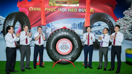 Cao su Đà Nẵng: Gắn biển công trình Lốp đặc chủng toàn thép 16.00R25