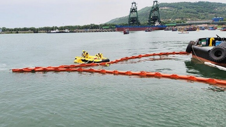 Công ty Nhiệt điện Nghi Sơn diễn tập Ứng phó sự cố tràn dầu trên Cảng Biển