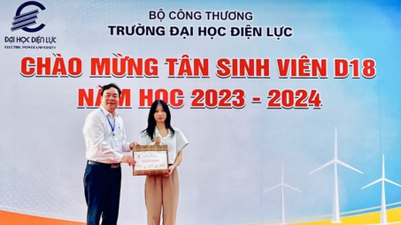 Trường Đại học Điện lực chào đón hàng nghìn tân sinh viên khóa D18