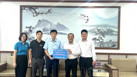 Công ty Nhôm Đắk Nông ủng hộ 203 triệu đồng khắc phục bão Yagi