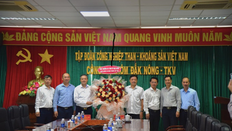 Tỉnh Đắk Nông chúc mừng Công ty Nhôm Đắk Nông nhân dịp 30 năm thành lập TKV