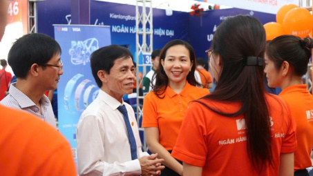 Các yếu tố ảnh hưởng đến hành vi chia sẻ tri thức trong bối cảnh chuyển đổi số của nhân viên tại các ngân hàng thương mại cổ phần tại tỉnh Khánh Hòa